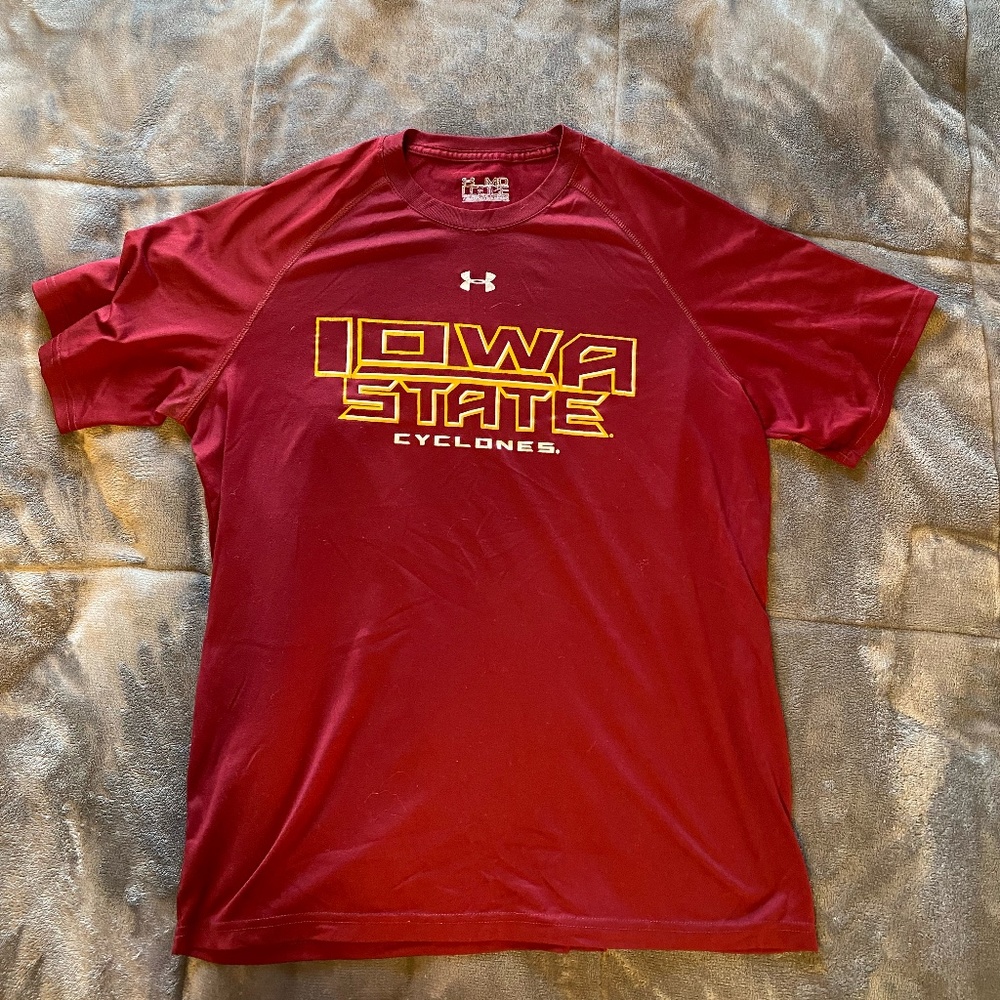 Under Armour Iowa State Cyclones Short Sleeve Shirt Size: Medium